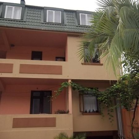 Temo'S Guesthouse Sarpi Luaran gambar