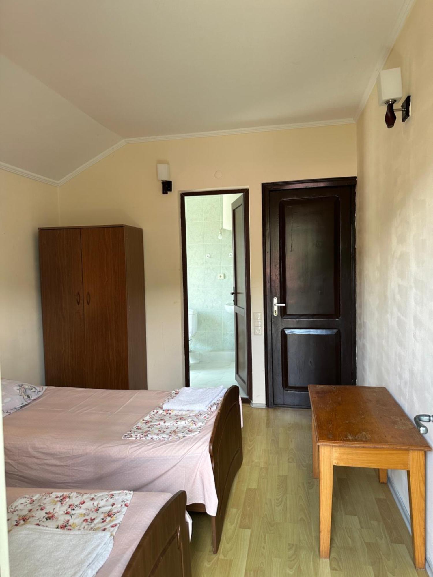 Temo'S Guesthouse Sarpi Luaran gambar