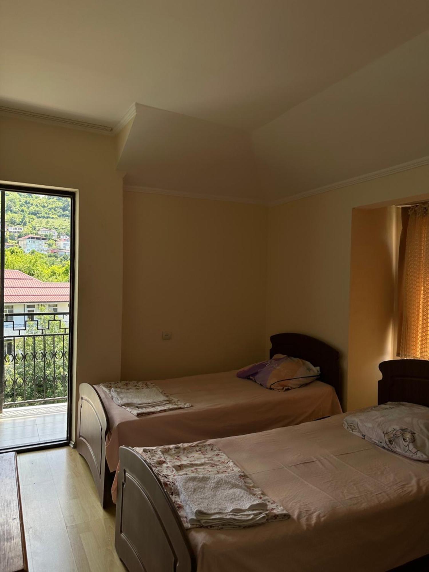 Temo'S Guesthouse Sarpi Luaran gambar