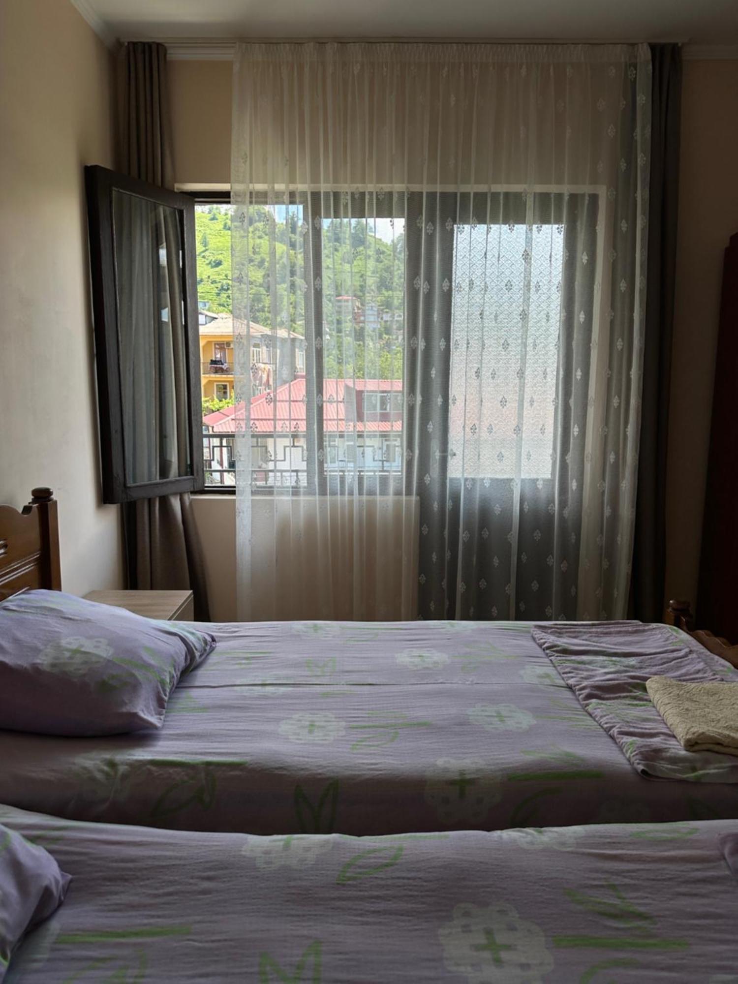 Temo'S Guesthouse Sarpi Luaran gambar