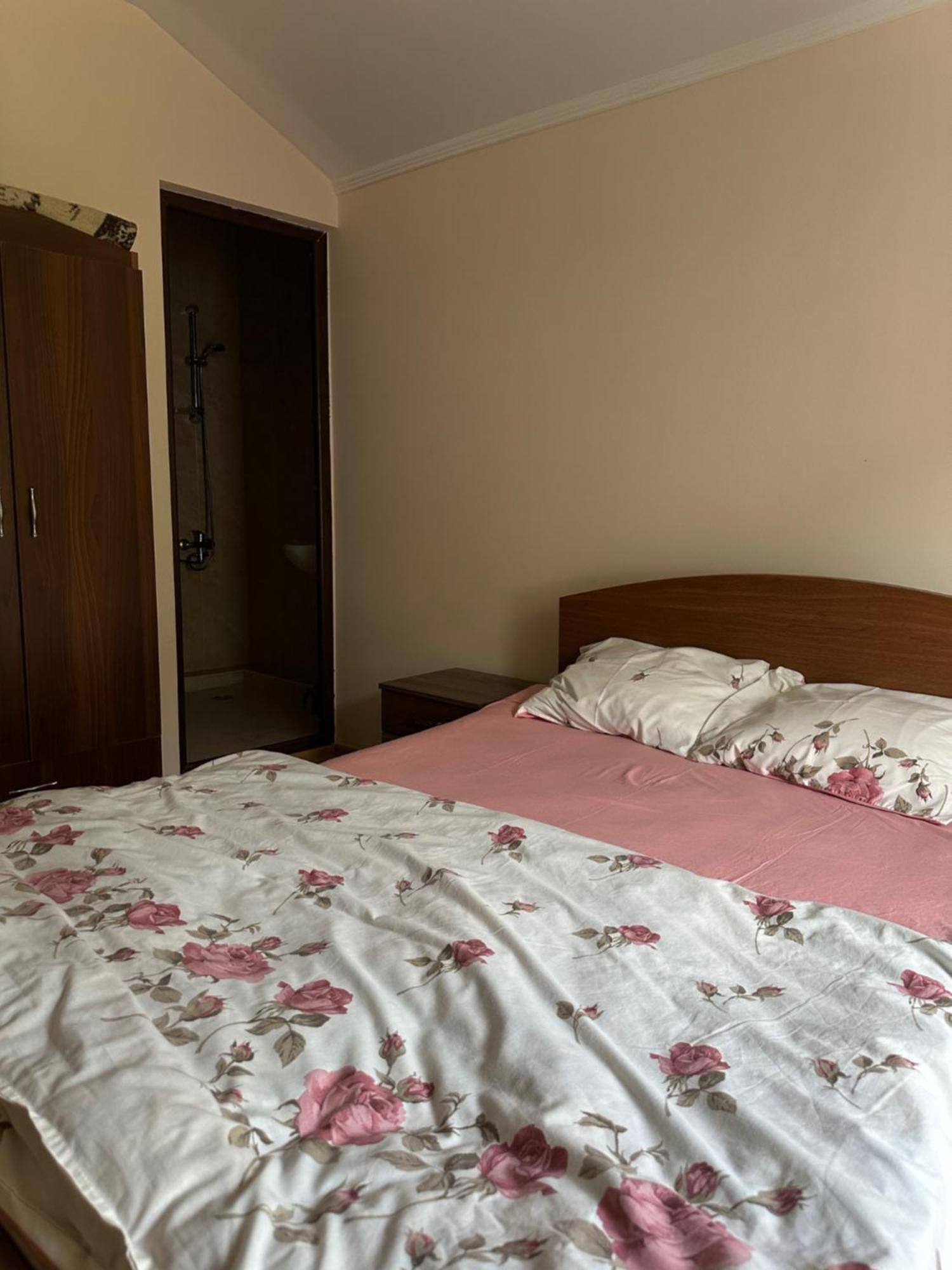 Temo'S Guesthouse Sarpi Luaran gambar