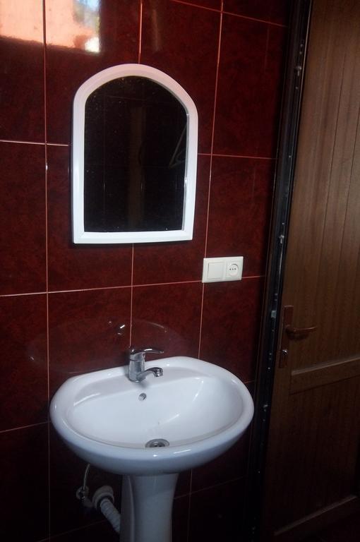 Temo'S Guesthouse Sarpi Luaran gambar