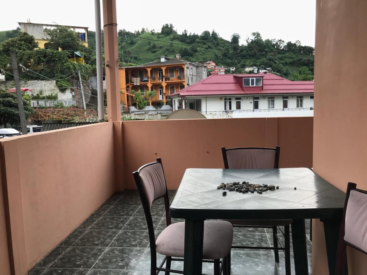 Temo'S Guesthouse Sarpi Luaran gambar