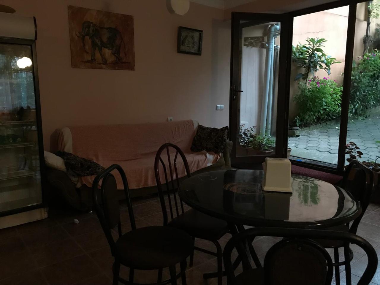 Temo'S Guesthouse Sarpi Luaran gambar