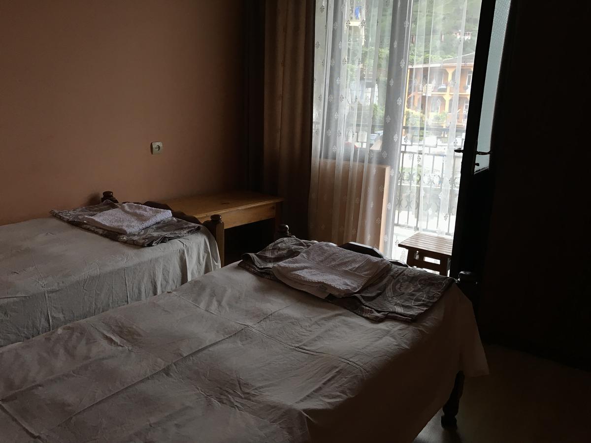 Temo'S Guesthouse Sarpi Luaran gambar