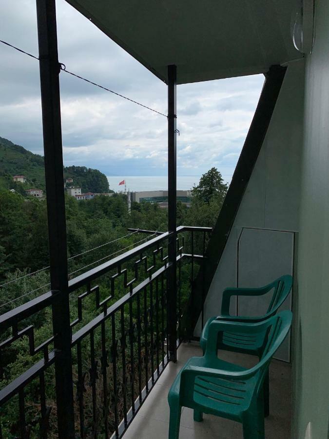 Temo'S Guesthouse Sarpi Luaran gambar